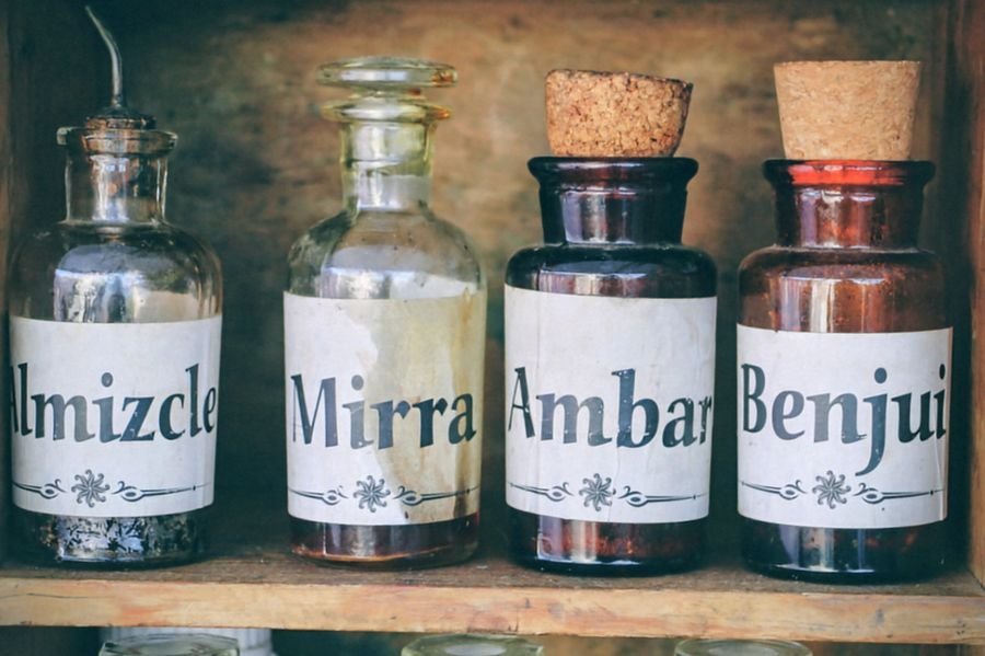 Botellas vintage de apoteca y aceites lubricantes 5W-30