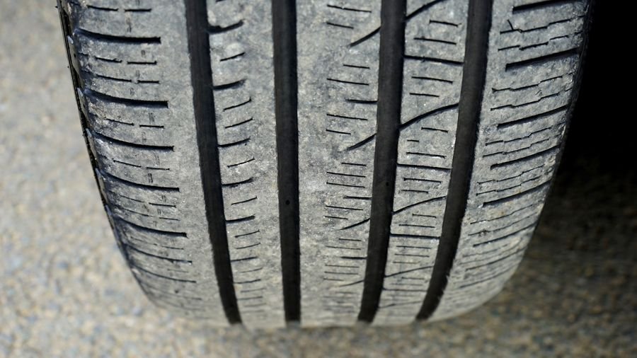 Desgaste irregular de neumáticos de coche