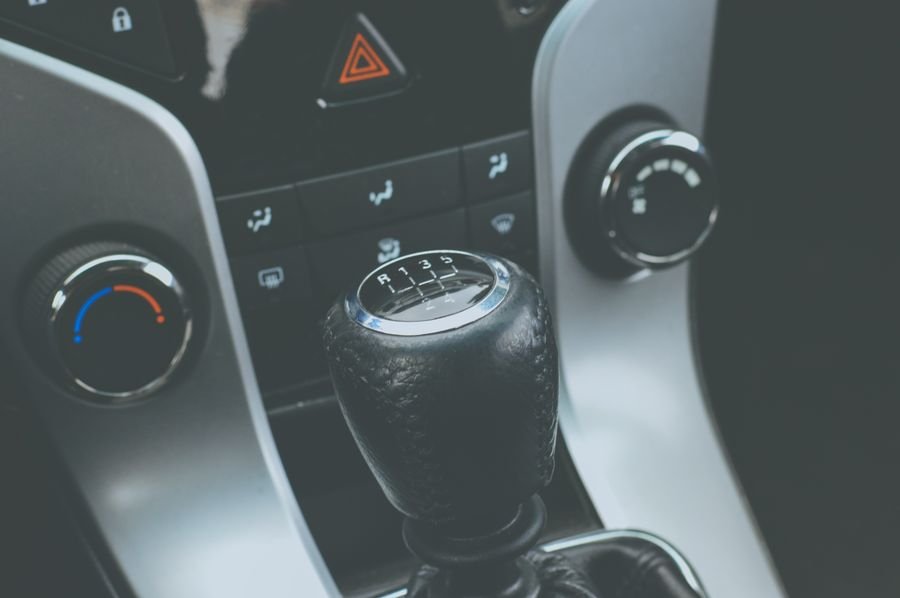 Palanca de cambio manual en automóvil