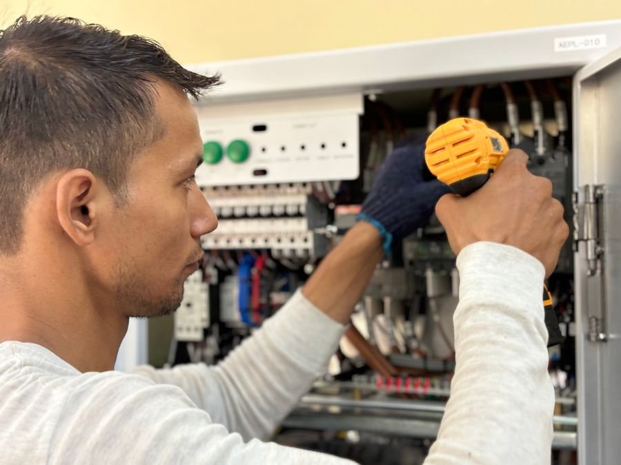 Taladro eléctrico para mantenimiento industrial