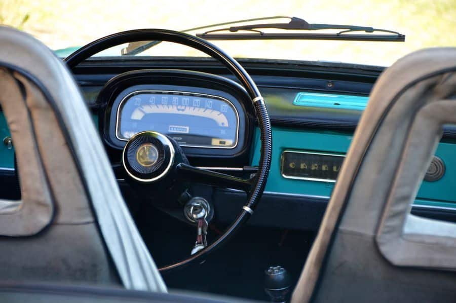 tablero volante auto vintage 1 Tablero y volante de auto vintage